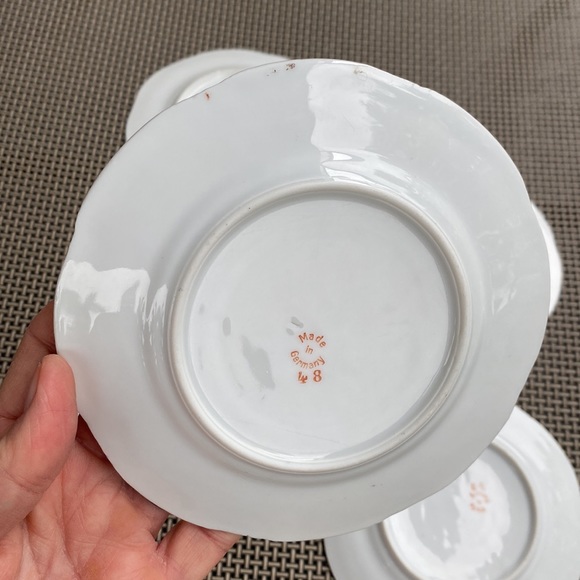 Vintage made in Germany roses ceramic plates. Small plates. 6". - Picture 9 of 16